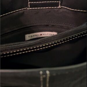 Tommy Hilfiger Black Wallet Sleek Design